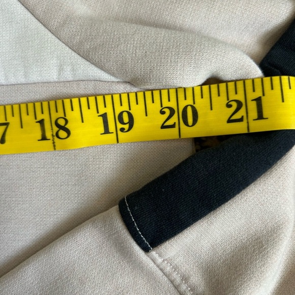 Under Armour Women’s Hoodie in Dusty Rose and Black Size Medium - Picture 6 of 7